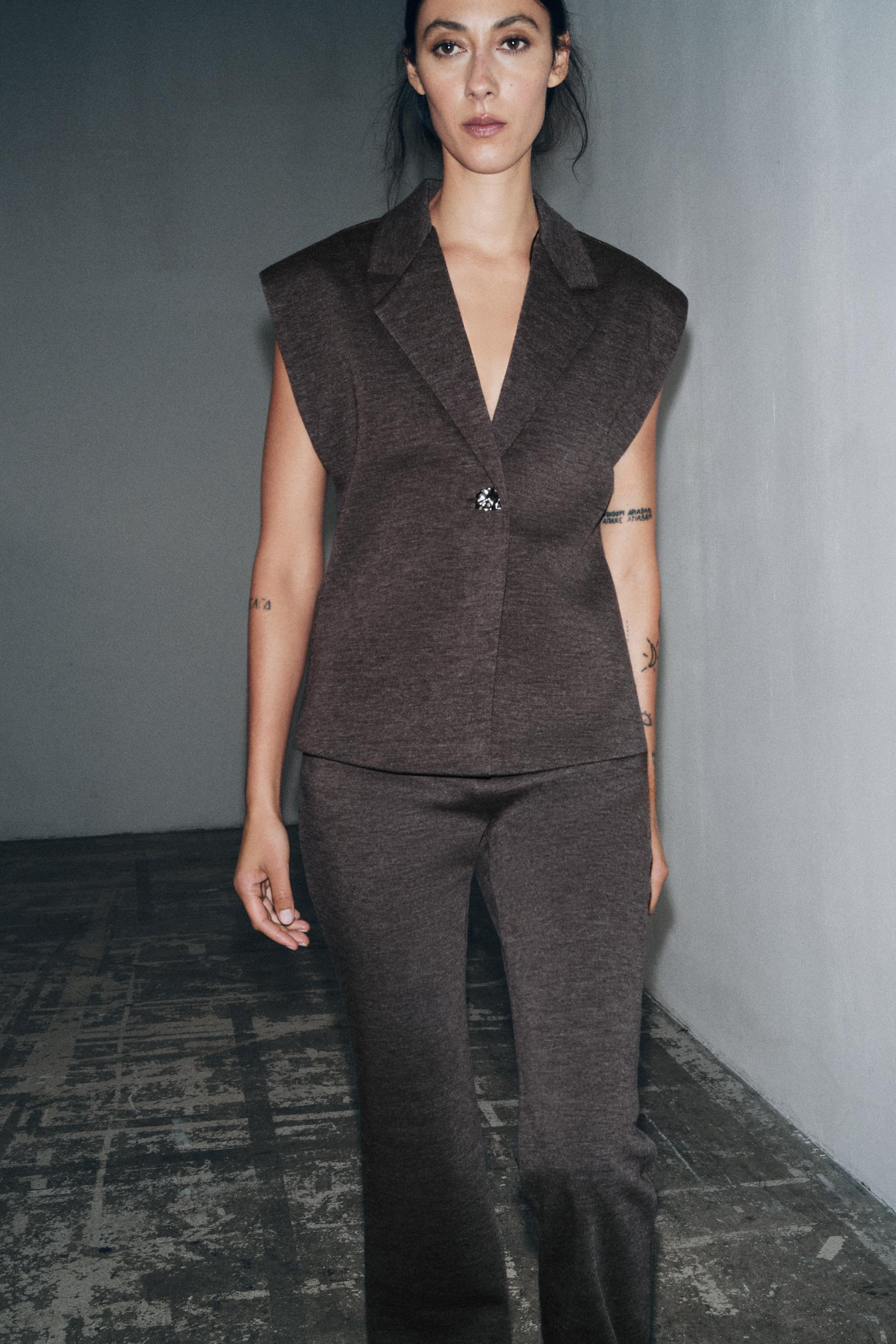 BUTTON VEST